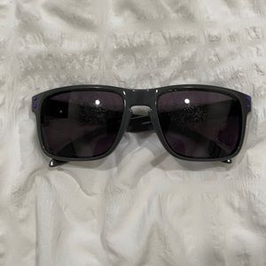 Men’s gray Oakley